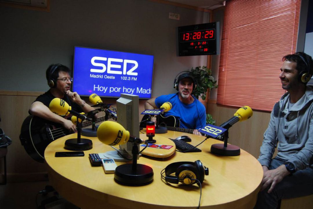 Fotografía de archivo en los estudios de SER Madrid Oeste de Bad Teachers Fotografía de archivo en los estudios de SER Madrid Oeste de Bad Teachers