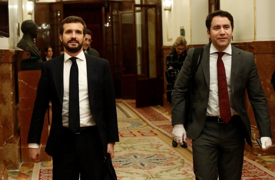 El presidente del PP, Pablo Casado, y el secretario general, Teodoro García Egea (d), abandonan el Congreso de los Diputados tras el pleno celebrado hoy miércoles en Madrid. Además de la convalidación de los decretos económicos para paliar las consecuencias sociales de la pandemia del coronavirus, el Congreso debate la prórroga del estado de alarma hasta el próximo 11 de abril, en Madrid (España) El presidente del PP, Pablo Casado, y el secretario general, Teodoro García Egea (d), abandonan el Congreso de los Diputados tras el pleno celebrado hoy miércoles en Madrid. Además de la convalidación de los decretos económicos para paliar las consecuencias sociales de la pandemia del coronavirus, el Congreso debate la prórroga del estado de alarma hasta el próximo 11 de abril, en Madrid (España)