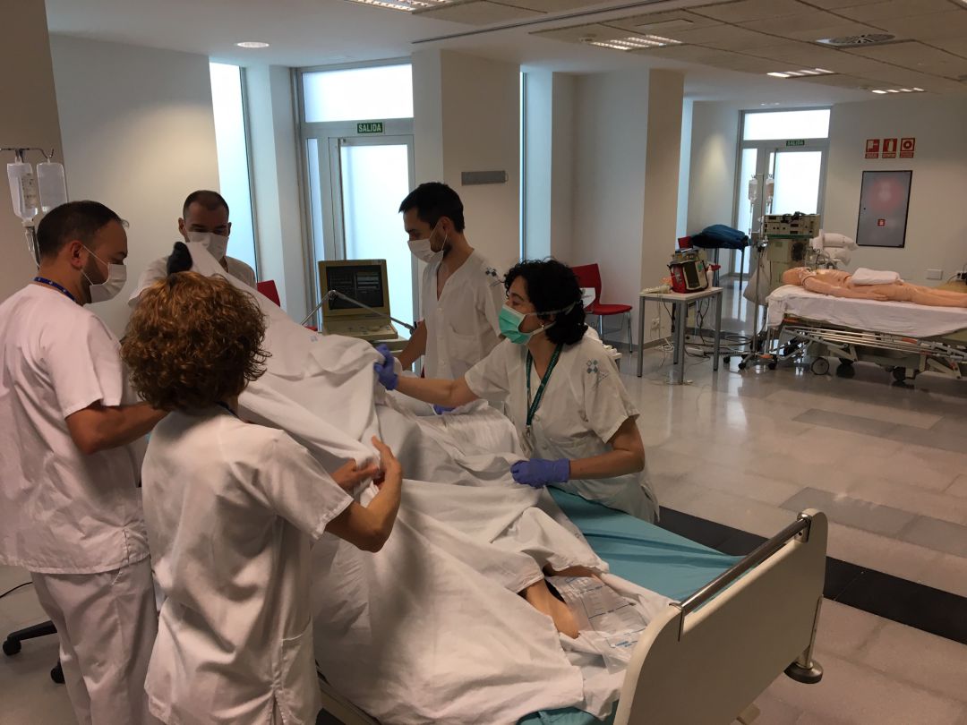 Un grupo de sanitarios del HUCA ensayan la intubación de pacientes con covid19. Un grupo de sanitarios del HUCA ensayan la intubación de pacientes con covid19.