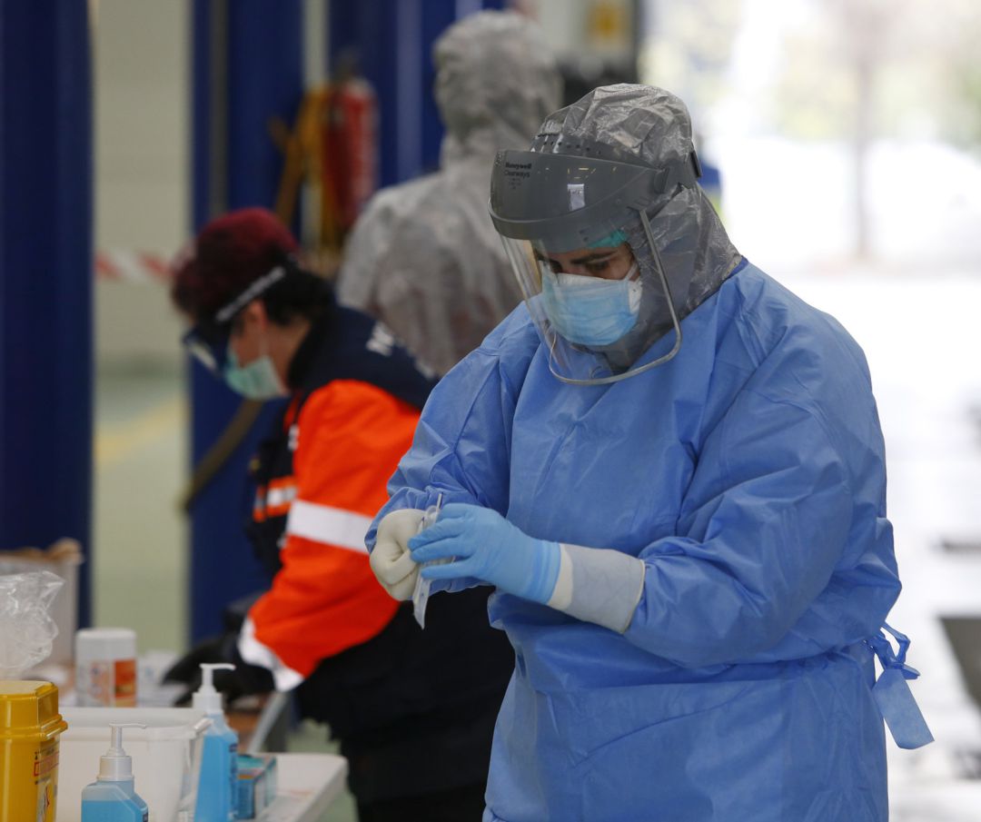 En el Hospital del Bierzo se han hecho más de un centenar de test a posibles enfermos que se acercan con sus vehículos En el Hospital del Bierzo se han hecho más de un centenar de test a posibles enfermos que se acercan con sus vehículos