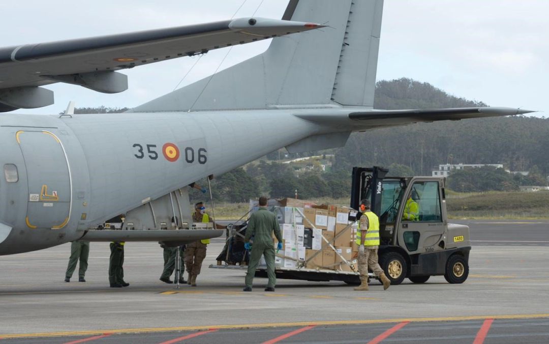 Avión militar con material sanitario para Canarias Avión militar con material sanitario para Canarias