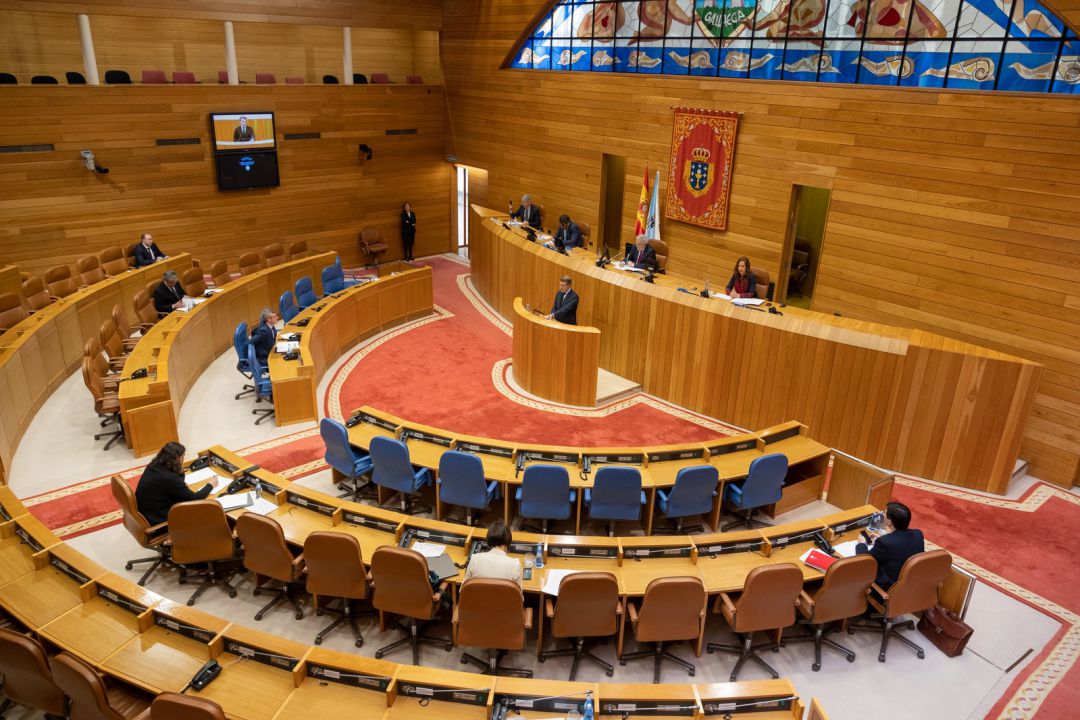 Imagen del Parlamento de Galicia al que sólo acudieron los portavoces por el confinamiento Imagen del Parlamento de Galicia al que sólo acudieron los portavoces por el confinamiento