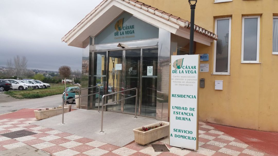 La residencia Cáxar de la Vega, de Cájar (Granada), donde al menos se han producido 10 fallecimientos en las últimas horas. Algunos casos estaban expresamente diagnosticados de coronavirus La residencia Cáxar de la Vega, de Cájar (Granada), donde al menos se han producido 10 fallecimientos en las últimas horas. Algunos casos estaban expresamente diagnosticados de coronavirus