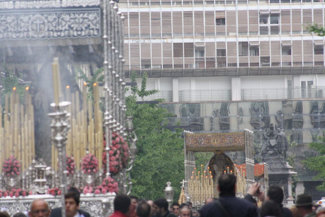 Dos de los palios de la Semana Santa de Granada en la Magna Mariana de 2013 Dos de los palios de la Semana Santa de Granada en la Magna Mariana de 2013