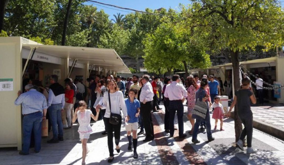La editorial sevillana Lantia publicará un libro con relatos de los ciudadanos durante el confinamiento que entregará gratuitamente y que contará con una actividad en la próxima feria del libro La editorial sevillana Lantia publicará un libro con relatos de los ciudadanos durante el confinamiento que entregará gratuitamente y que contará con una actividad en la próxima feria del libro