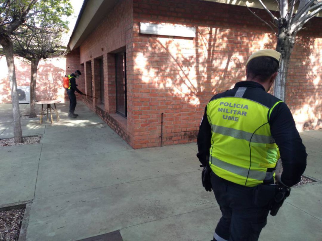 UME desinfectando una residencia de ancianos en Córdoba UME desinfectando una residencia de ancianos en Córdoba