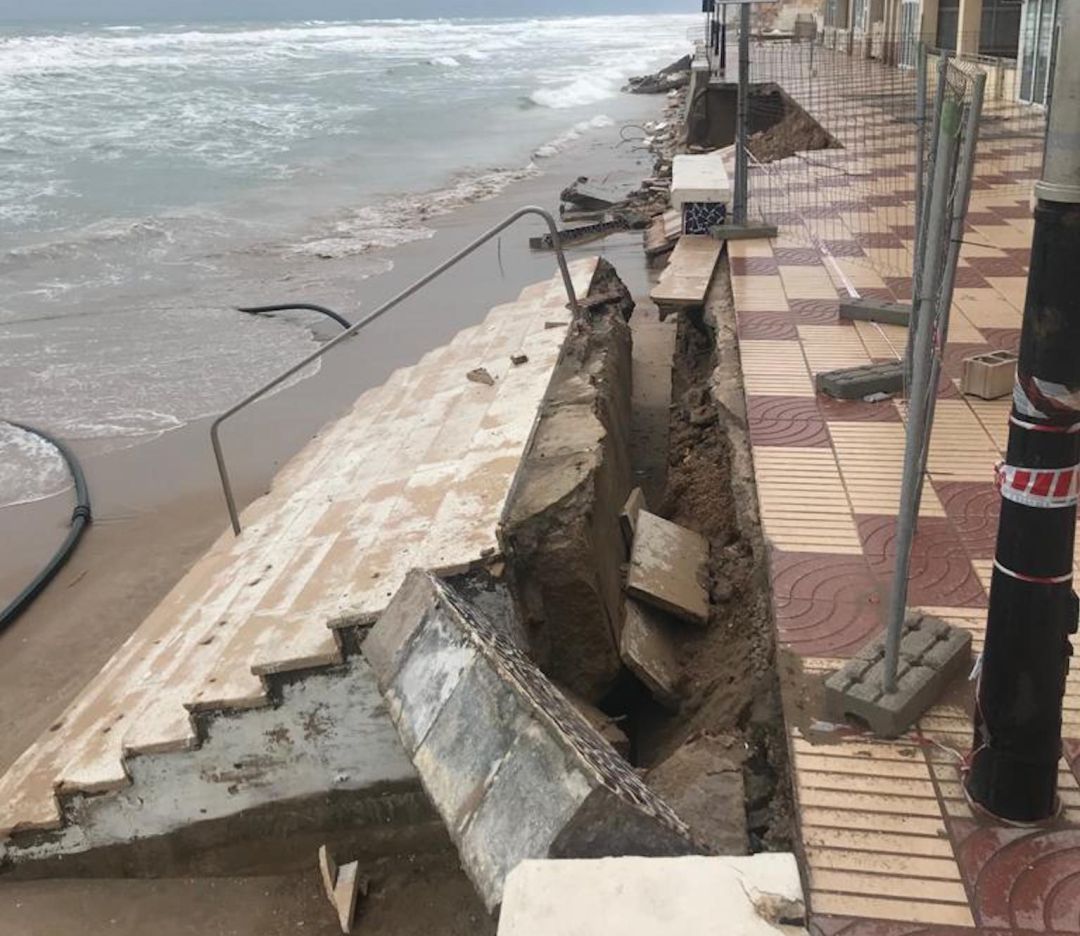 El paseo marítimo de El Perelló ha sufrido daños importantes El paseo marítimo de El Perelló ha sufrido daños importantes