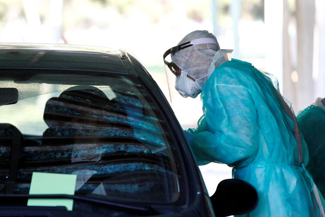 Toma de muestras desde el vehículo en el Hospital Militar de la Defensa Toma de muestras desde el vehículo en el Hospital Militar de la Defensa