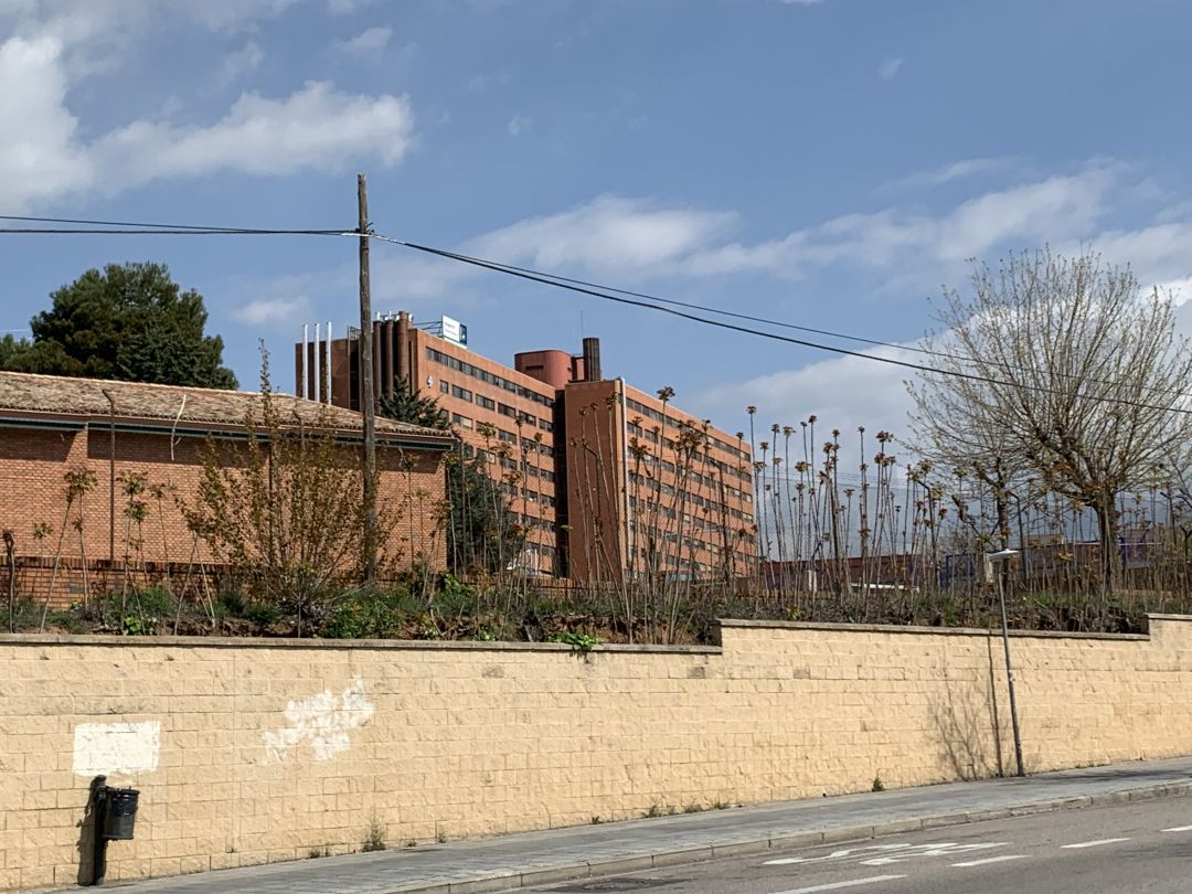 Colegio Diocesano en primer plano y Hospital al fondo Colegio Diocesano en primer plano y Hospital al fondo