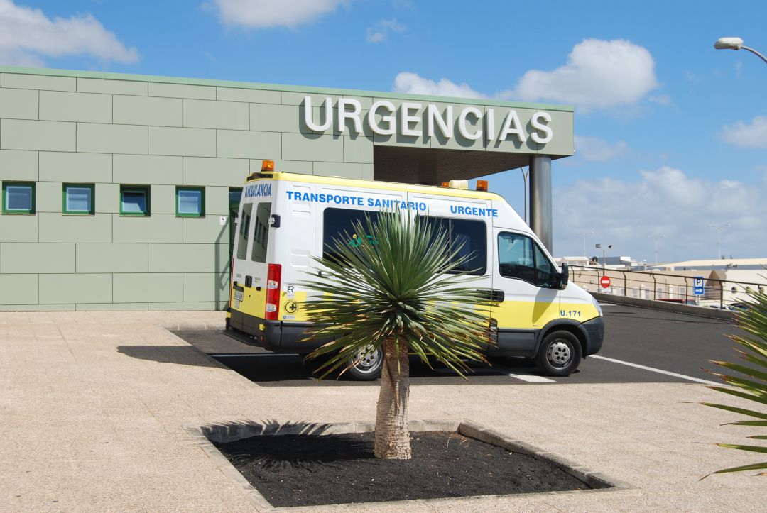 Entrada a Urgencias del hospital Doctor José Molina Orosa. Entrada a Urgencias del hospital Doctor José Molina Orosa.