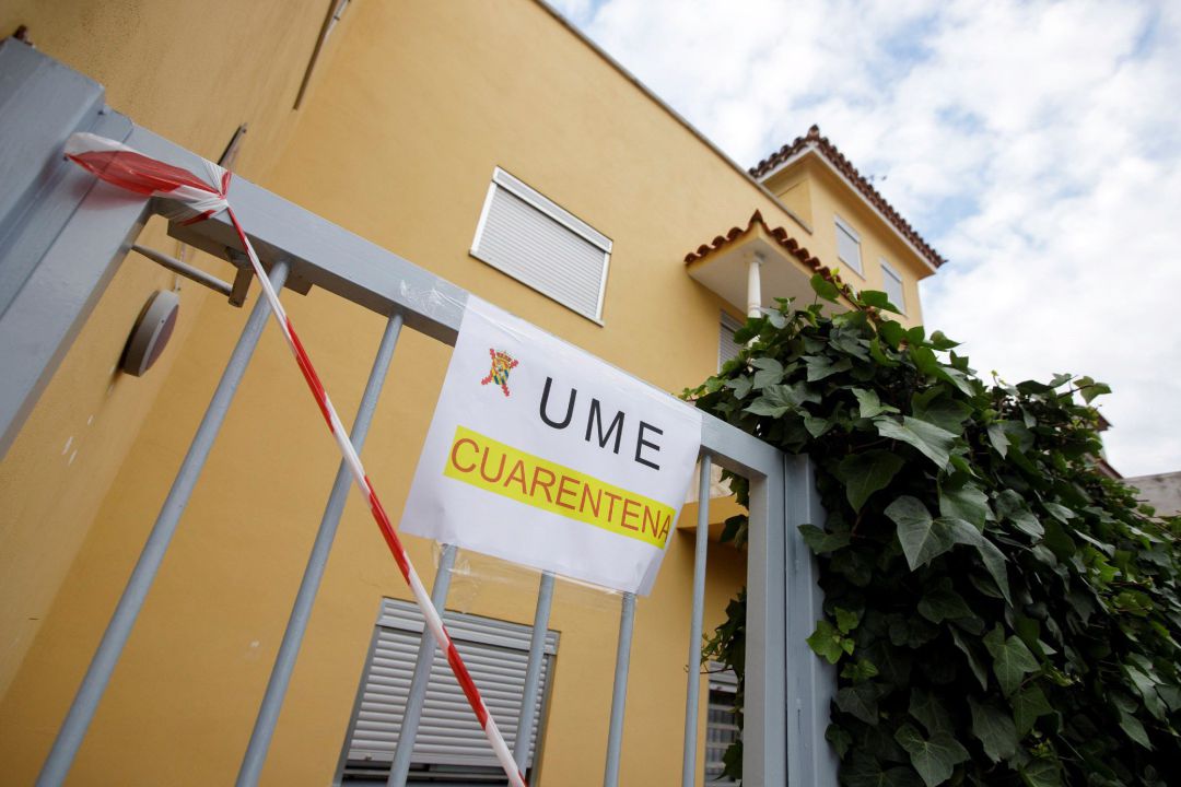 La Consejería de Sanidad del Gobierno de Canarias ha informado este miércoles de que 23 personas relacionadas con el centro para personas con discapacidad Residencia San José, en La Laguna (Tenerife), han dado positivo en las pruebas de coronavirus. La Consejería de Sanidad del Gobierno de Canarias ha informado este miércoles de que 23 personas relacionadas con el centro para personas con discapacidad Residencia San José, en La Laguna (Tenerife), han dado positivo en las pruebas de coronavirus.