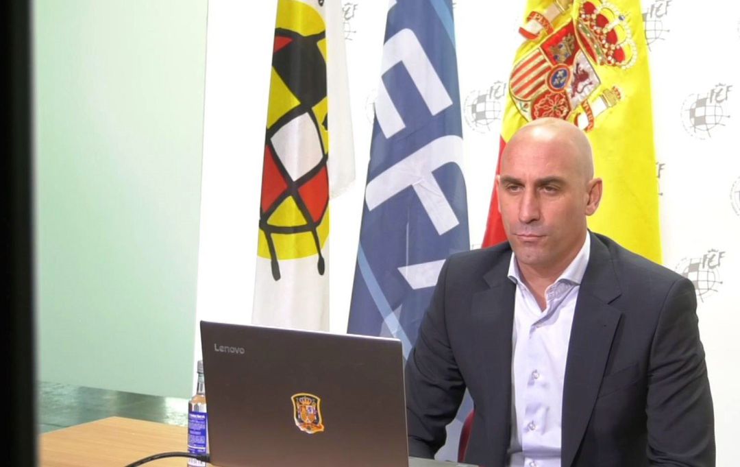 El presidente de la Real Federación Española de Fútbol, Luis Rubiales, se reúne telemáticamente con la UEFA y el presidente, Aleksander Ceferin, este martes en Madrid. El presidente de la Real Federación Española de Fútbol, Luis Rubiales, se reúne telemáticamente con la UEFA y el presidente, Aleksander Ceferin, este martes en Madrid.