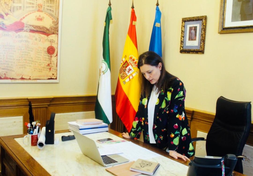 La alcaldesa de San Fernando en su despacho durante la pandemia por el coronavirus La alcaldesa de San Fernando en su despacho durante la pandemia por el coronavirus