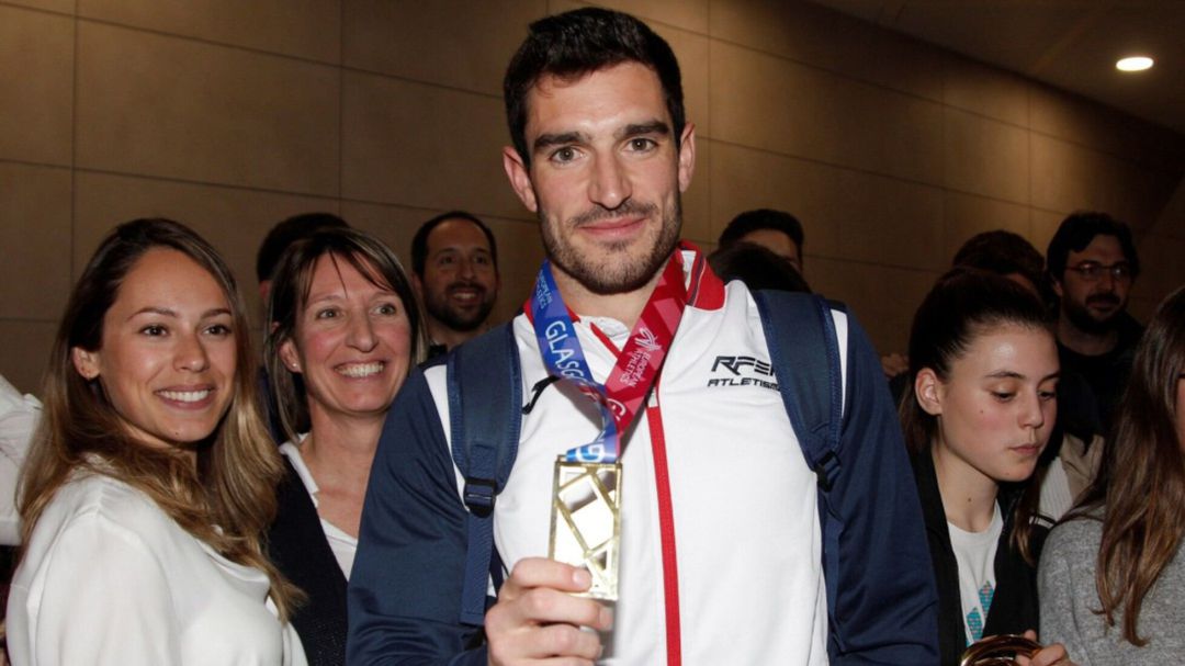 Jorge Ureña con una de las muchas medallas que ha logrado en su carrera deportiva Jorge Ureña con una de las muchas medallas que ha logrado en su carrera deportiva