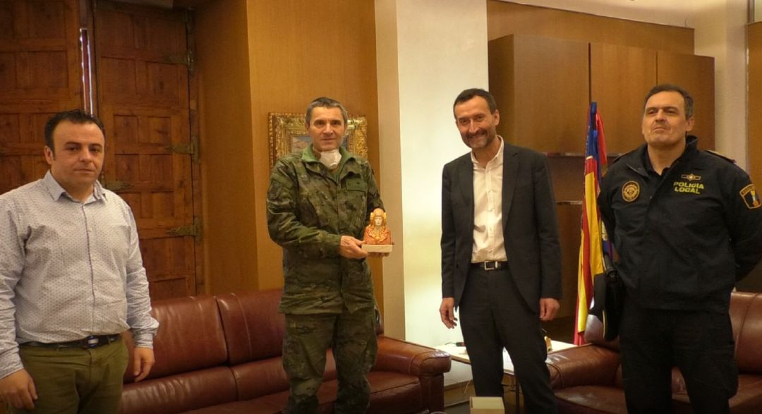 Comandante Ignacio Gaztañaga del MOE cpon el alcalde de Elche Carlos González, el concejal de Seguridad Ramón Abad y el jefe de la Policía Local José Zaragoza Comandante Ignacio Gaztañaga del MOE cpon el alcalde de Elche Carlos González, el concejal de Seguridad Ramón Abad y el jefe de la Policía Local José Zaragoza