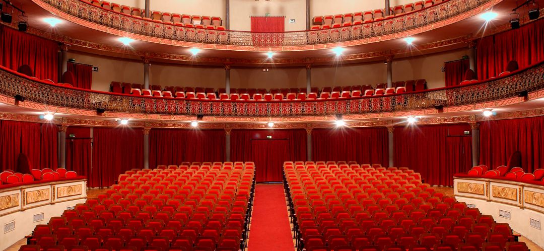 Sala Principal del Gran Teatro de Cáceres Sala Principal del Gran Teatro de Cáceres