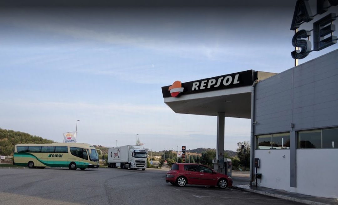 Estación de Servicio 258 SL, en la autovía A4 a su paso por Santa Elena Estación de Servicio 258 SL, en la autovía A4 a su paso por Santa Elena