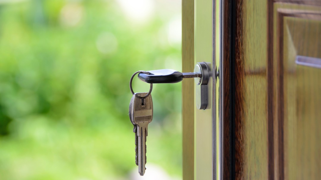 Abre las puertas de su casa a trabajadores del hospital de Burela