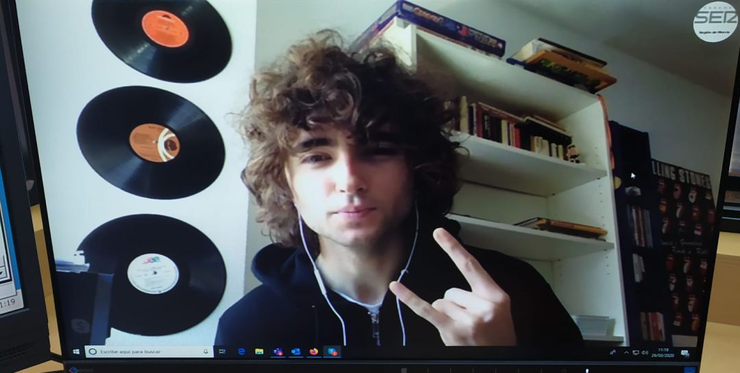 Carlos Segura, vocalista de la banda Malva, atiende al programa Hoy por hoy desde casa, vía Skype Carlos Segura, vocalista de la banda Malva, atiende al programa Hoy por hoy desde casa, vía Skype