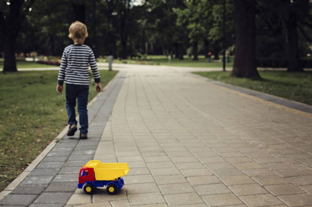 Tras el confinamiento por la crisis del coronavirus, se han conocido casos de niños y niñas autistas que han sido increpados por otros vecinos por salir a la calle a pasear. Tras el confinamiento por la crisis del coronavirus, se han conocido casos de niños y niñas autistas que han sido increpados por otros vecinos por salir a la calle a pasear.