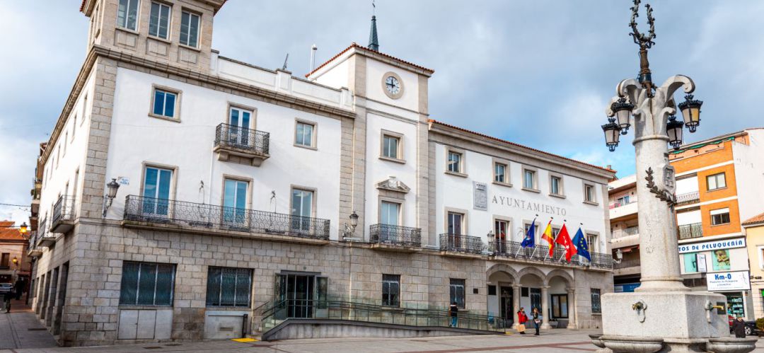 Fachada del ayuntamiento de Colmenar Viejo Fachada del ayuntamiento de Colmenar Viejo