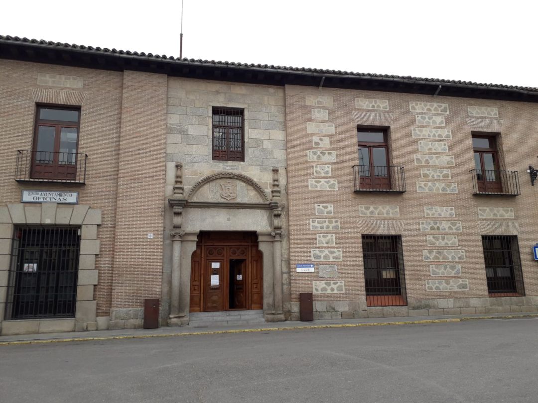 Entrada al consistorio talaverano Entrada al consistorio talaverano