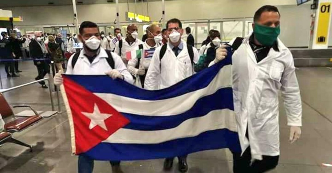 El grupo cubano está compuesto por 36 médicos, 15 enfermeros y un gerente de logística que pertenecen a la Brigada Henry Reeve, creada para en 2005 para atender situaciones de desastres y graves epidemias El grupo cubano está compuesto por 36 médicos, 15 enfermeros y un gerente de logística que pertenecen a la Brigada Henry Reeve, creada para en 2005 para atender situaciones de desastres y graves epidemias