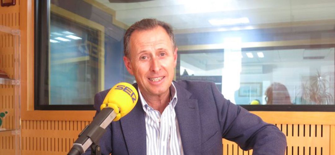 José María Román, en el estudio central de Radio Cádiz José María Román, en el estudio central de Radio Cádiz