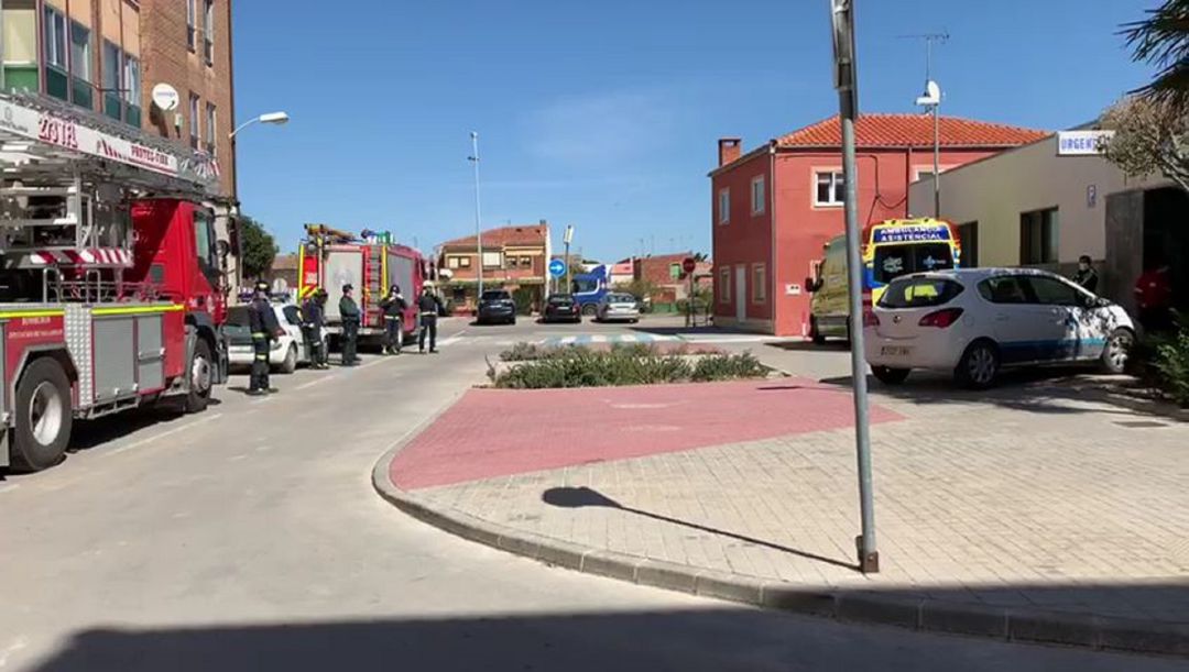 Las sirenas han sonado frente al Centro de Salud de Peñafiel este sábado. Las sirenas han sonado frente al Centro de Salud de Peñafiel este sábado.