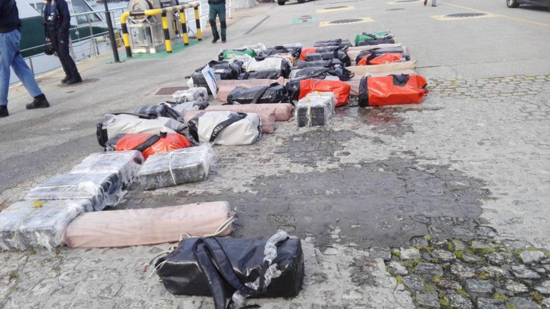 Incautan más de 2.500 kilos de cocaína en una espectacular persecución por la ría de Arousa