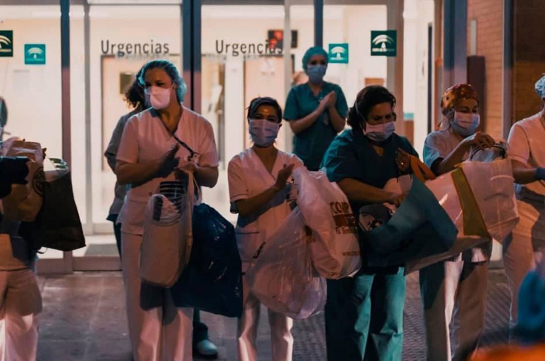 Los sanitarios recibieron las viseras a las puertas del Hospital Alto Guadalquivir de Andújar Los sanitarios recibieron las viseras a las puertas del Hospital Alto Guadalquivir de Andújar