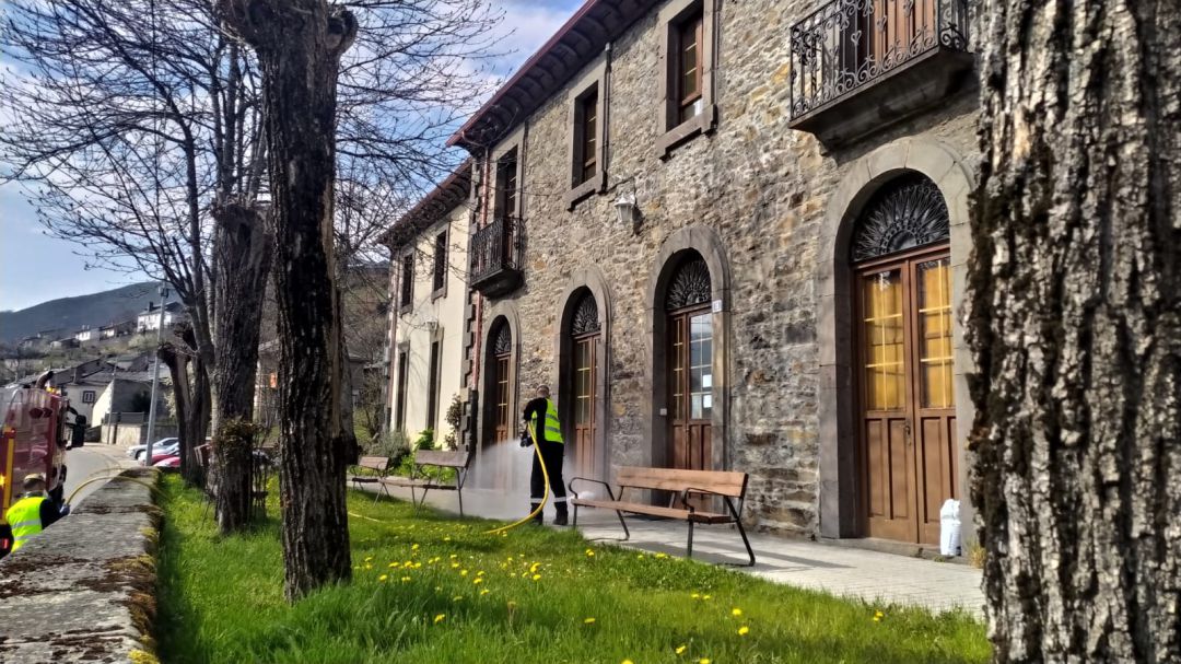 La Ume ha procedido a ayudar en tareas de desinfección La Ume ha procedido a ayudar en tareas de desinfección