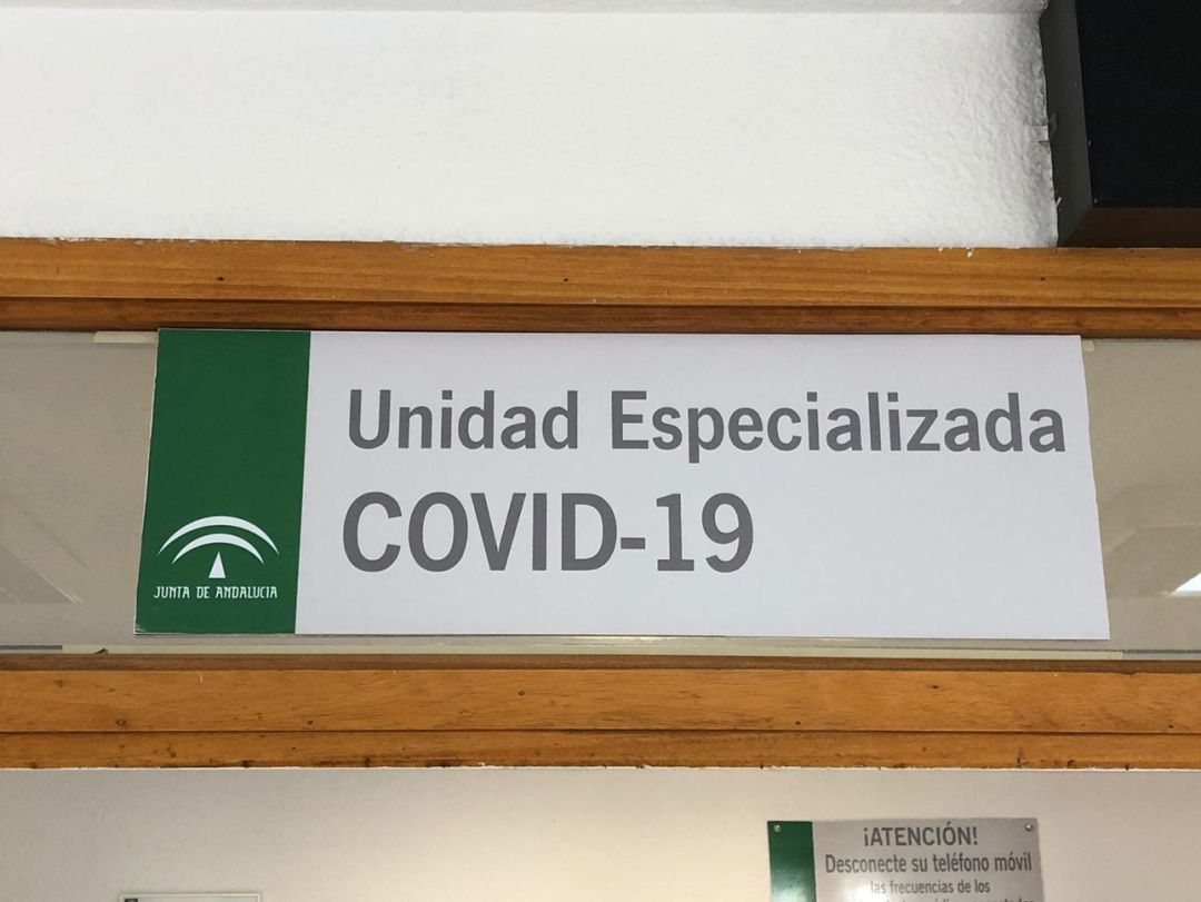 Cartel de la zona especial habilitada para pacientes con covid-19 en el viejo hospital San Cecilio de Granada Cartel de la zona especial habilitada para pacientes con covid-19 en el viejo hospital San Cecilio de Granada