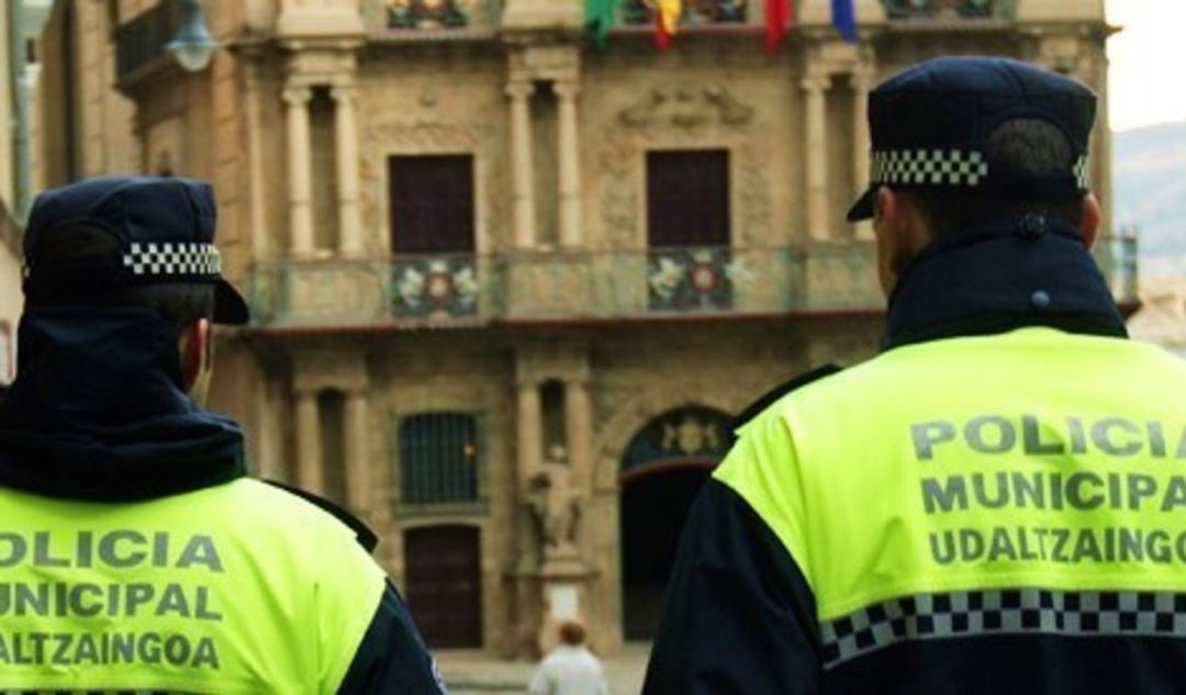 Agentes de la Policía Municipal en Pamplona Agentes de la Policía Municipal en Pamplona