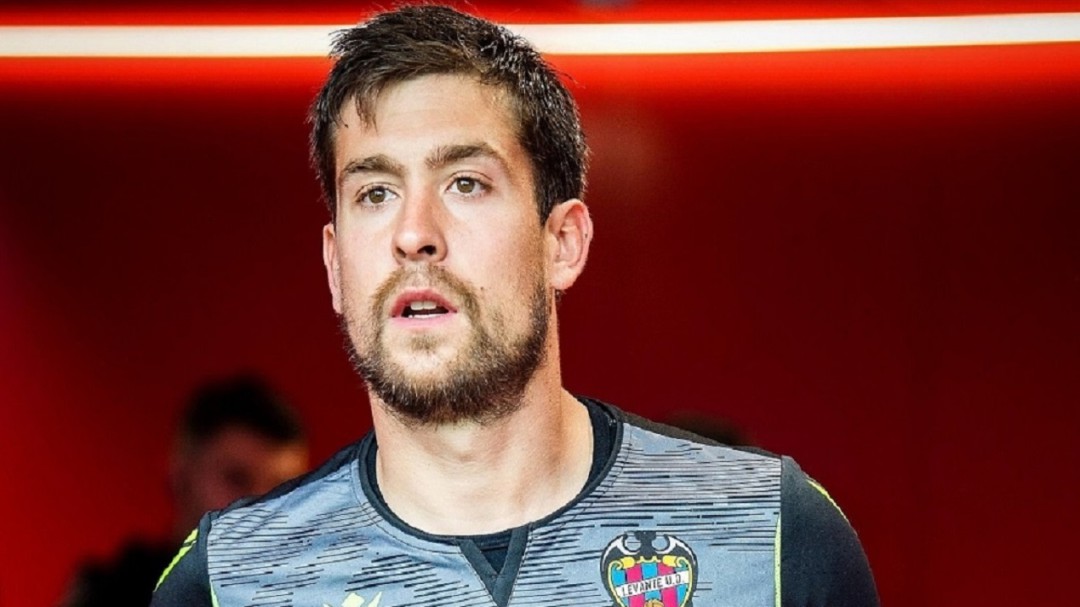 El Athletic, la Real Sociedad y el Betis se interesan por Aitor Fernández