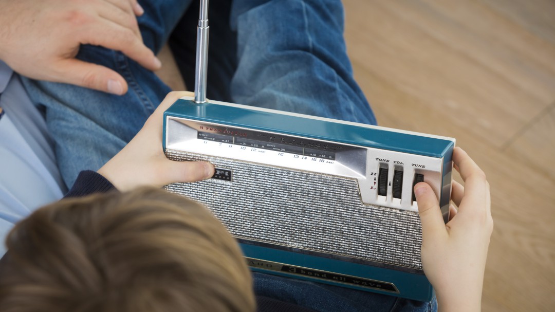 La fuerza de la radio de un 'patio de vecinos'