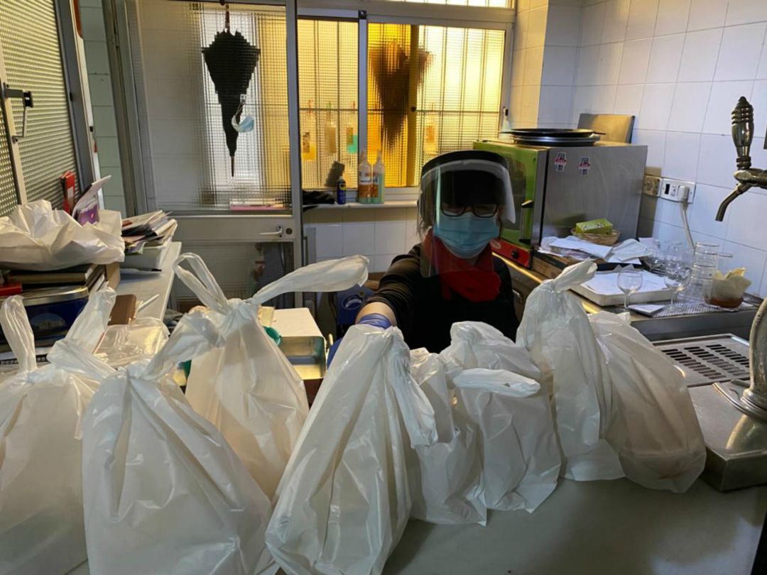 En el servicio de comedor social siguen trabajando para ofrecer un menú a las personas con escasos recursos econonómicos En el servicio de comedor social siguen trabajando para ofrecer un menú a las personas con escasos recursos econonómicos