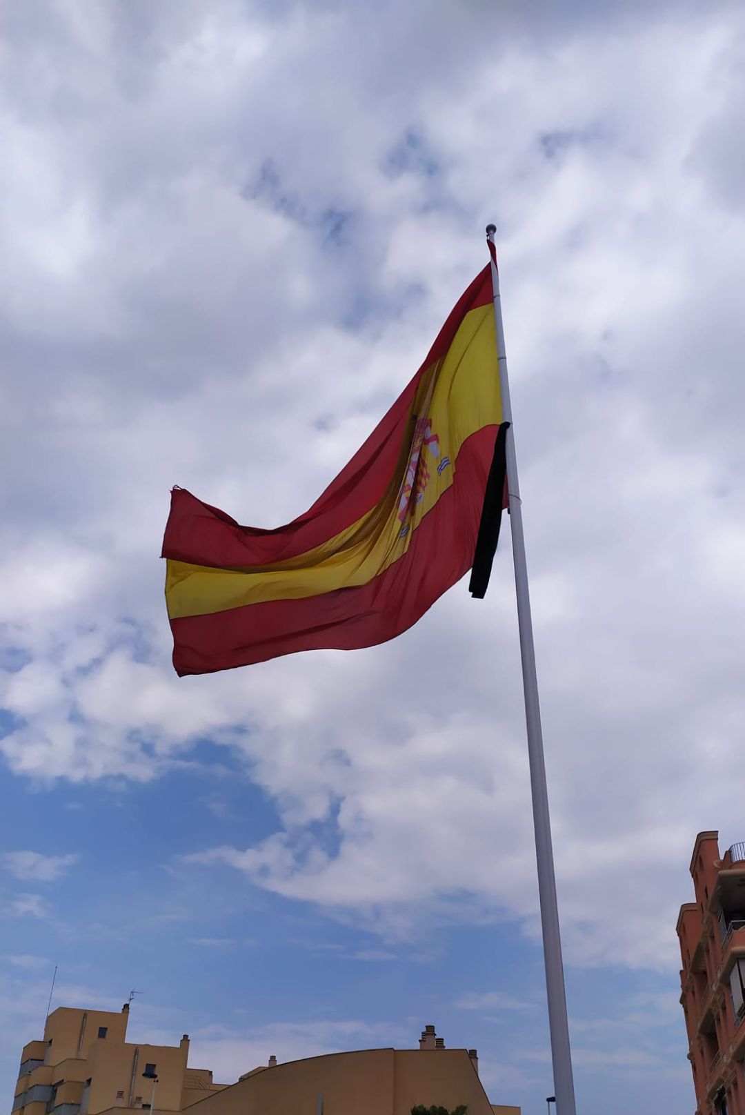 Bandera con crespón negro Bandera con crespón negro