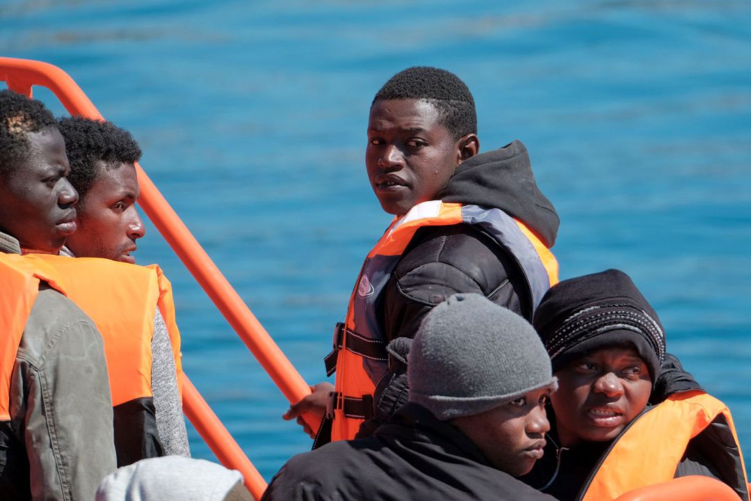 Una embarcación de Salvamento Marítimo ha rescatado este lunes en aguas al sur de Gran Canaria a 31 inmigrantes de origen subsahariano que se dirigían a la isla en una patera: 16 hombres, 12 mujeres y tres niños. Una embarcación de Salvamento Marítimo ha rescatado este lunes en aguas al sur de Gran Canaria a 31 inmigrantes de origen subsahariano que se dirigían a la isla en una patera: 16 hombres, 12 mujeres y tres niños.