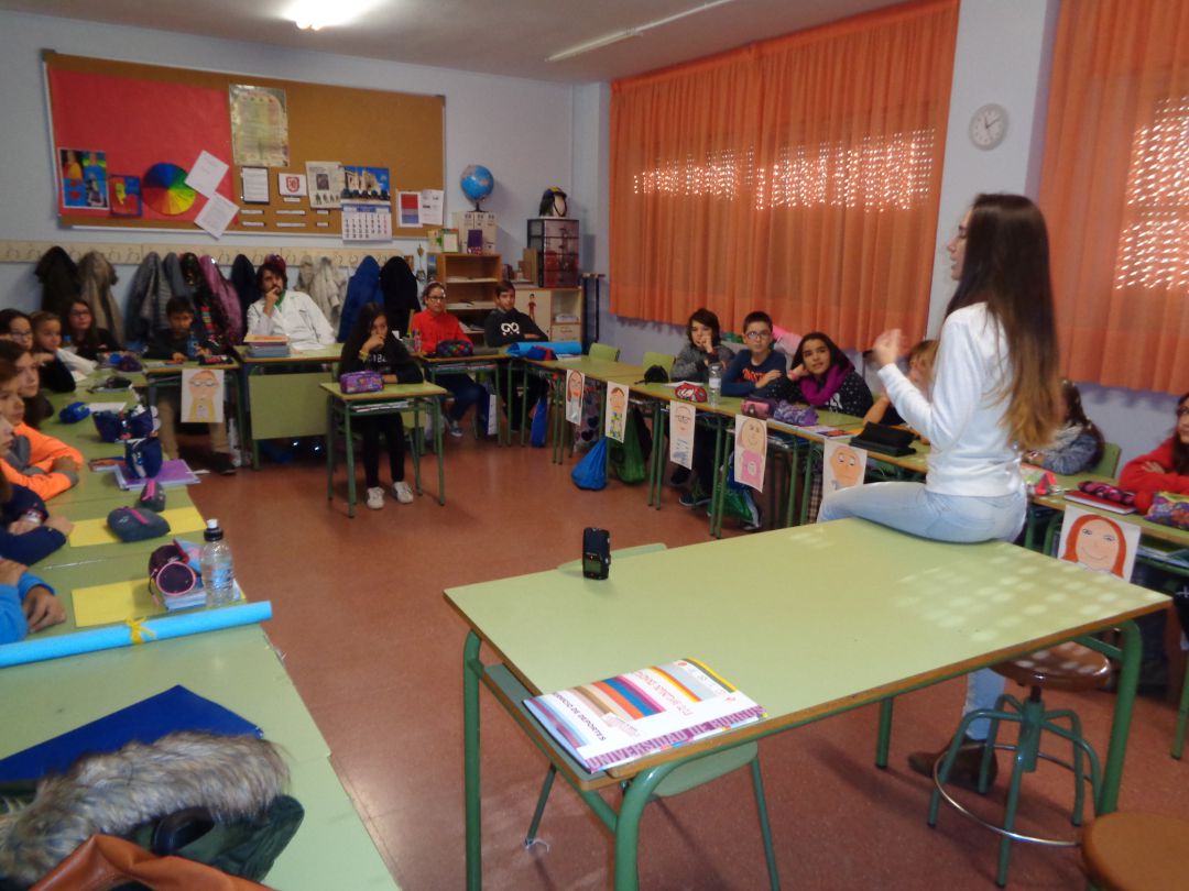Imagen de archivo de los talleres escolares que organiza también la OMIC Imagen de archivo de los talleres escolares que organiza también la OMIC
