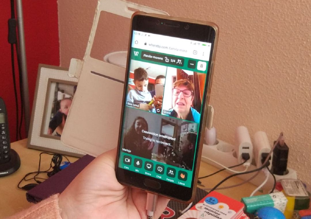 Amalia habla con sus nietos por videollamada Amalia habla con sus nietos por videollamada