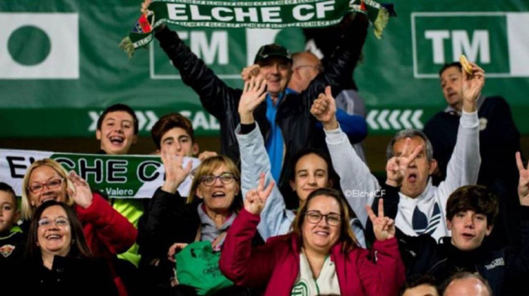 Aficionados del Elche en el Martínez Valero Aficionados del Elche en el Martínez Valero
