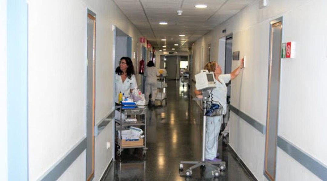Trabajadores del Hospital Juan Ramón Jiménez. Trabajadores del Hospital Juan Ramón Jiménez.