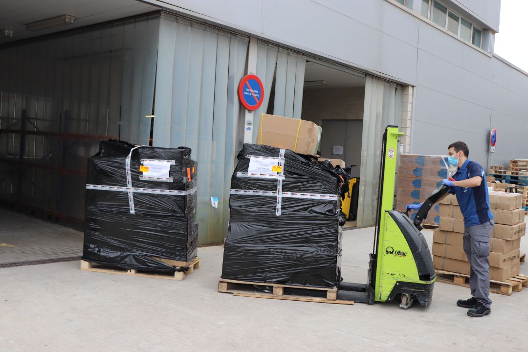 Llega el primer envío de material a Ibiza Llega el primer envío de material a Ibiza