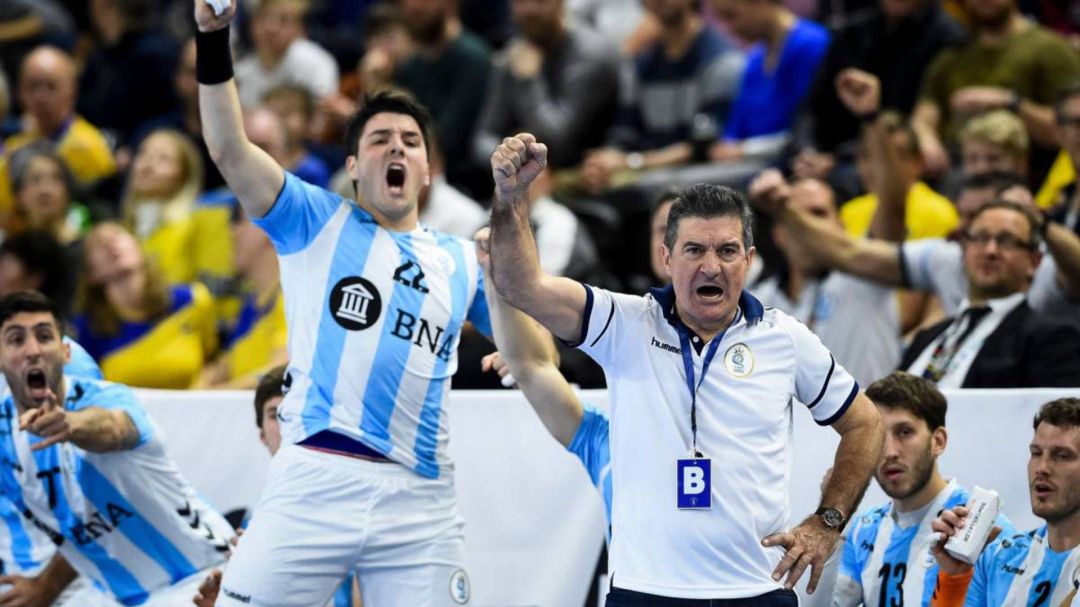 Cadenas, a pie del banquillo argentino Cadenas, a pie del banquillo argentino