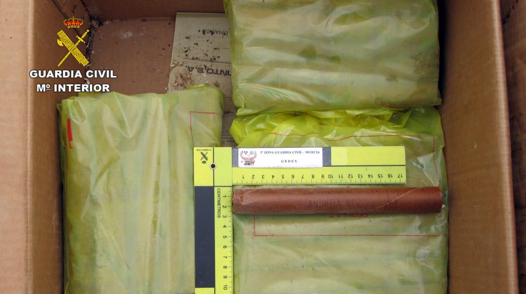 Material pirotécnico y explosivos encontrados en la vivienda de Pliego Material pirotécnico y explosivos encontrados en la vivienda de Pliego
