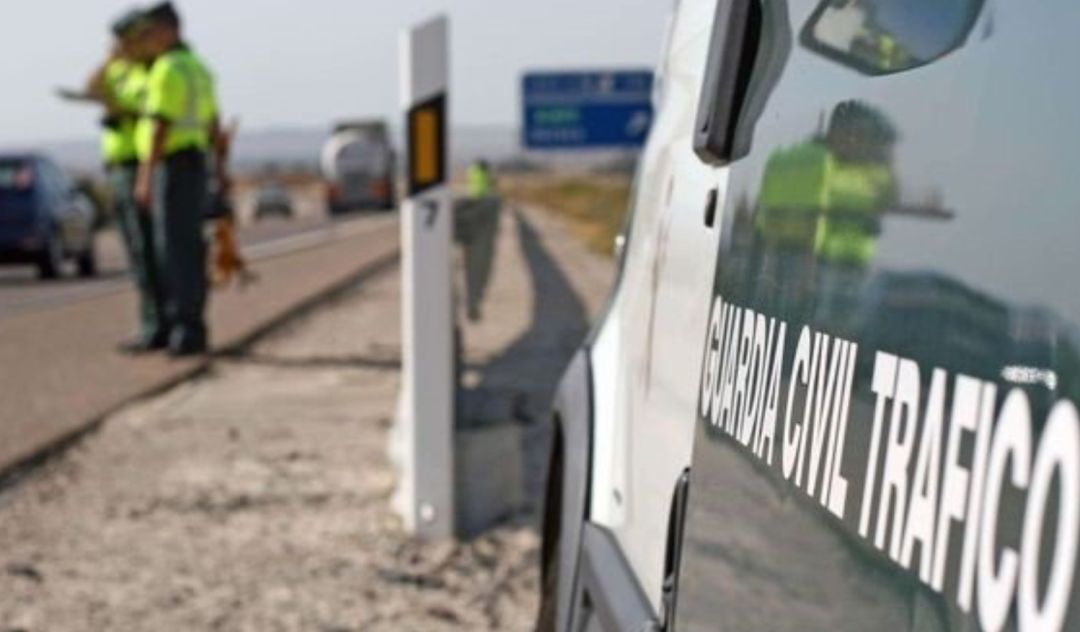 Controles en carretera de la Guardia Civil de Tráfico Controles en carretera de la Guardia Civil de Tráfico