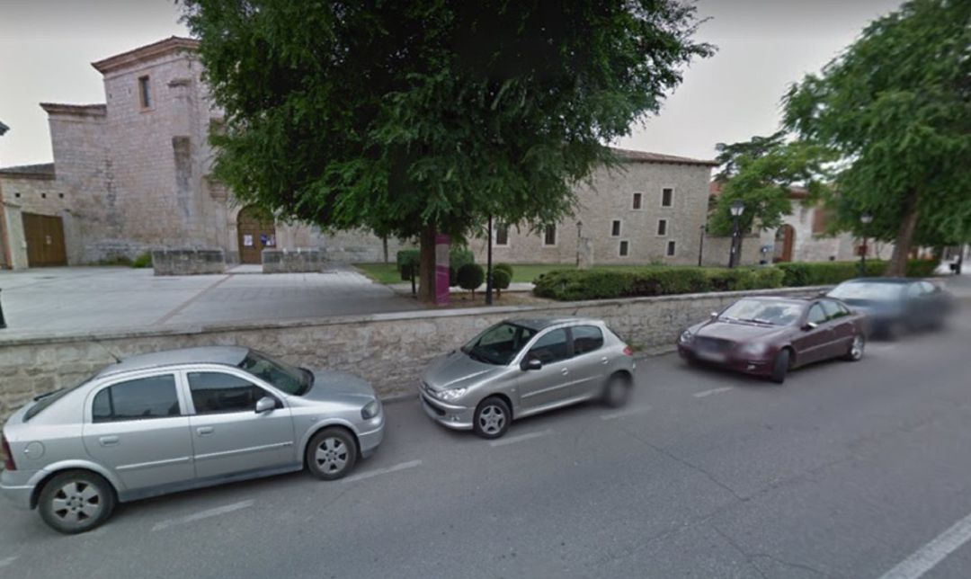Algunos vehículos en las calles de Peñafiel. Algunos vehículos en las calles de Peñafiel.