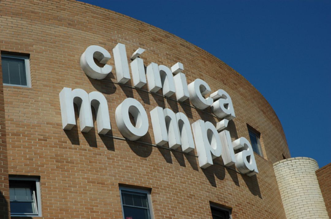 Fachada de la clínica Mompía en Bezana. Fachada de la clínica Mompía en Bezana.