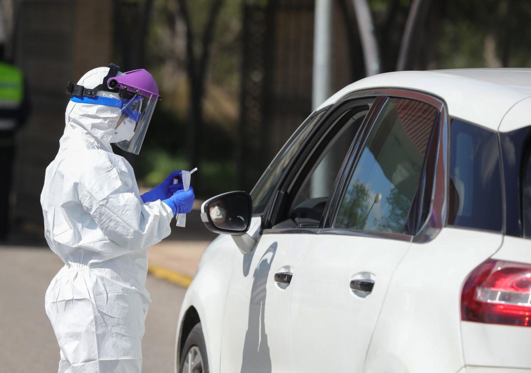 En el antiguo hospital militar de Sevilla, se están realizando test desde el coche de la prueba del coronavirus. Sevilla a 23 de marzo del 2020 En el antiguo hospital militar de Sevilla, se están realizando test desde el coche de la prueba del coronavirus. Sevilla a 23 de marzo del 2020